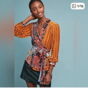 ANTHROPOLOGIE MOULINETTE SOEURS VELVET WRAP TOP size xs 
Like new!